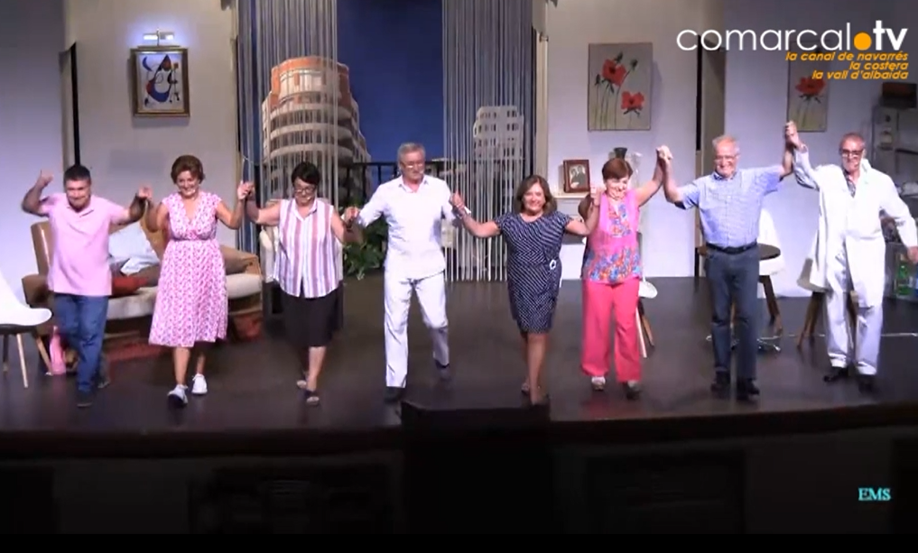 El grup de teatre El Palmeral de Benigànim fa riure al públic de l'Olleria