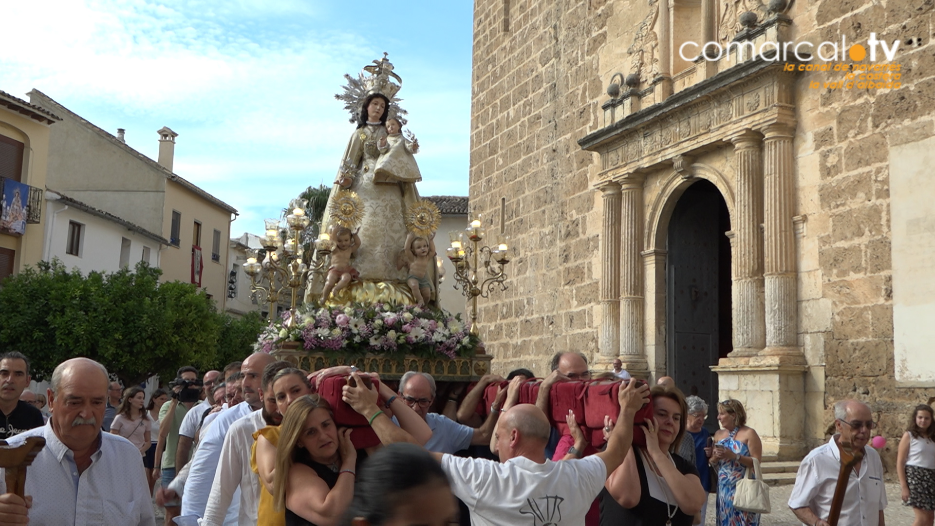 Albaida ix al carrer per mostrar la seua devoció a la Verge del Remei